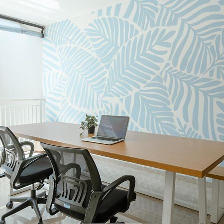 Bali Bustle Pararaton Coliving And Coworking Space レギャン エクステリア 写真