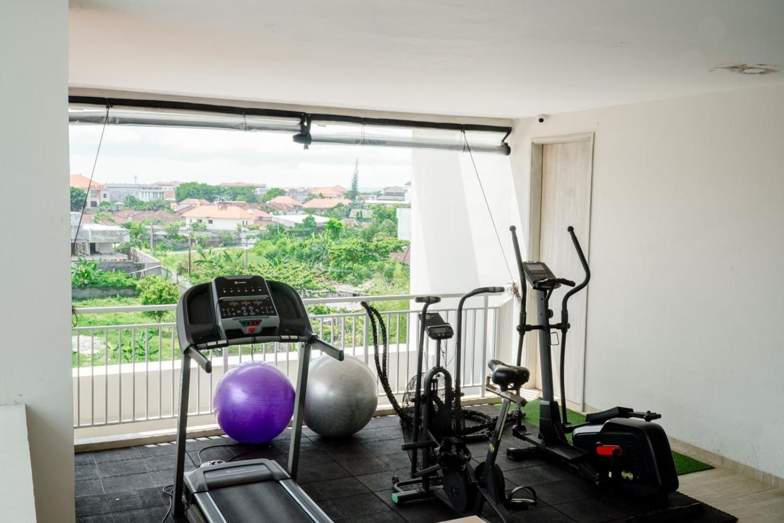 Bali Bustle Pararaton Coliving And Coworking Space レギャン エクステリア 写真