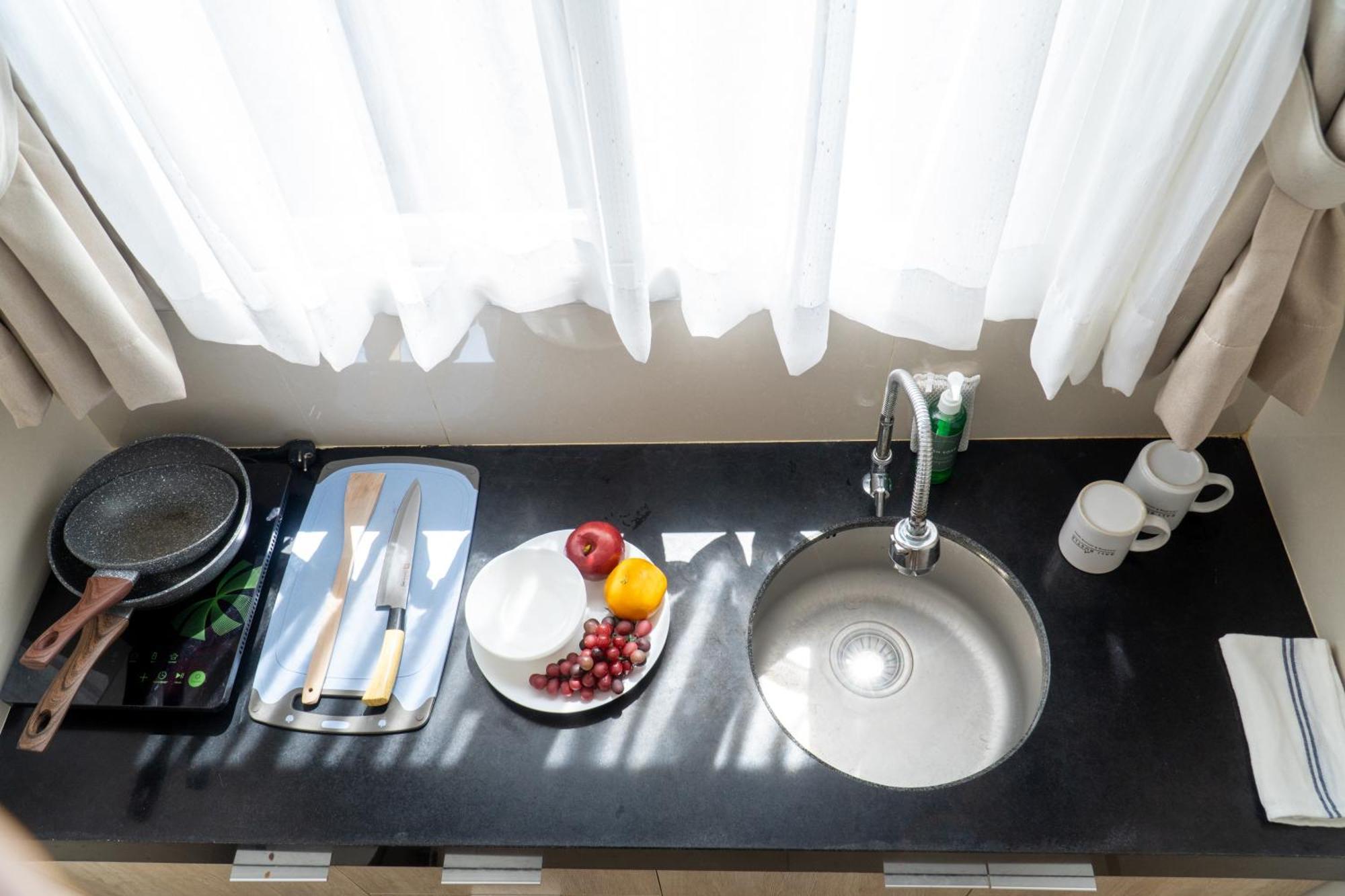 Bali Bustle Pararaton Coliving And Coworking Space レギャン エクステリア 写真